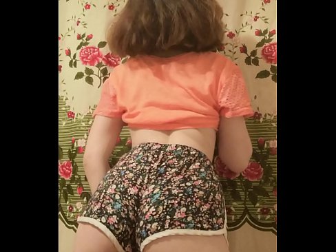 ❤️ Sexig ung babe som strippar av sig sina shorts inför kameran ❤ Pornvideo at us ️❤