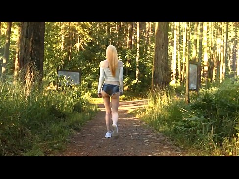 ❤️ Vacker kvinna rör sig långsamt, inte nakenvideo ❤ Pornvideo at us ️❤